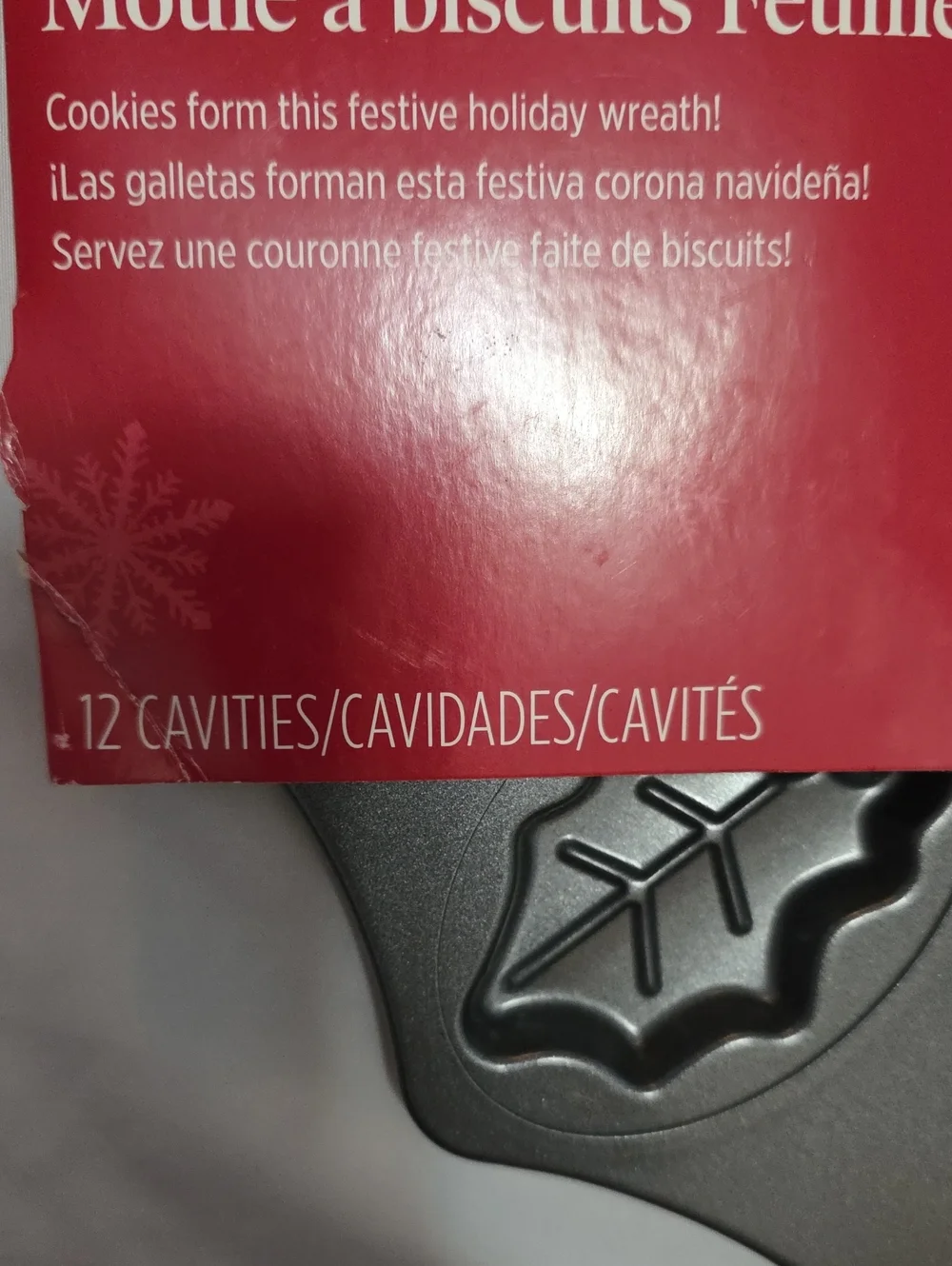 Wilton Holly Leaf and Bow Cookie Pan
